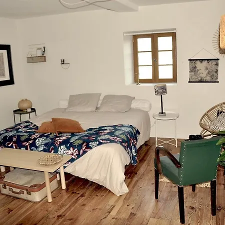 Colombier Guest house *